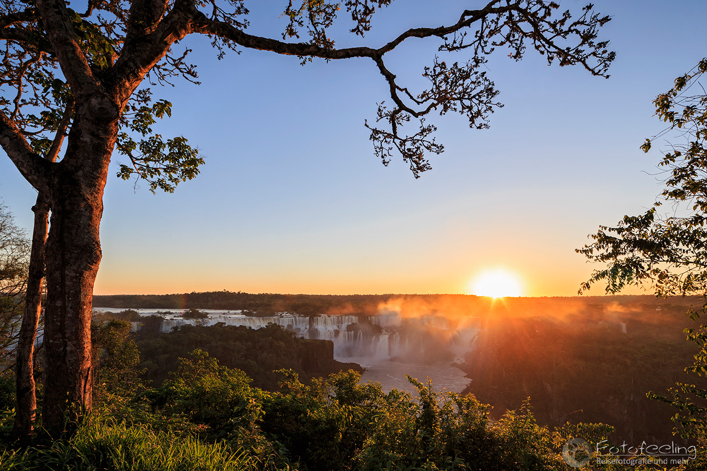 Iguazú Wasserfälle zum Sonnenuntergang, Brasilianische Seite