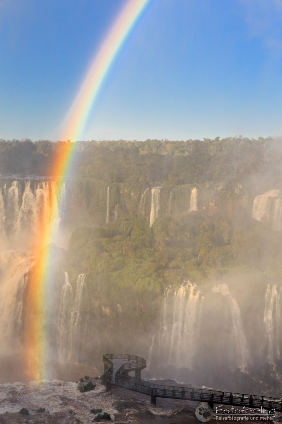 Iguazú Wasserfälle mit Regenbogen, Brasilianische Seite