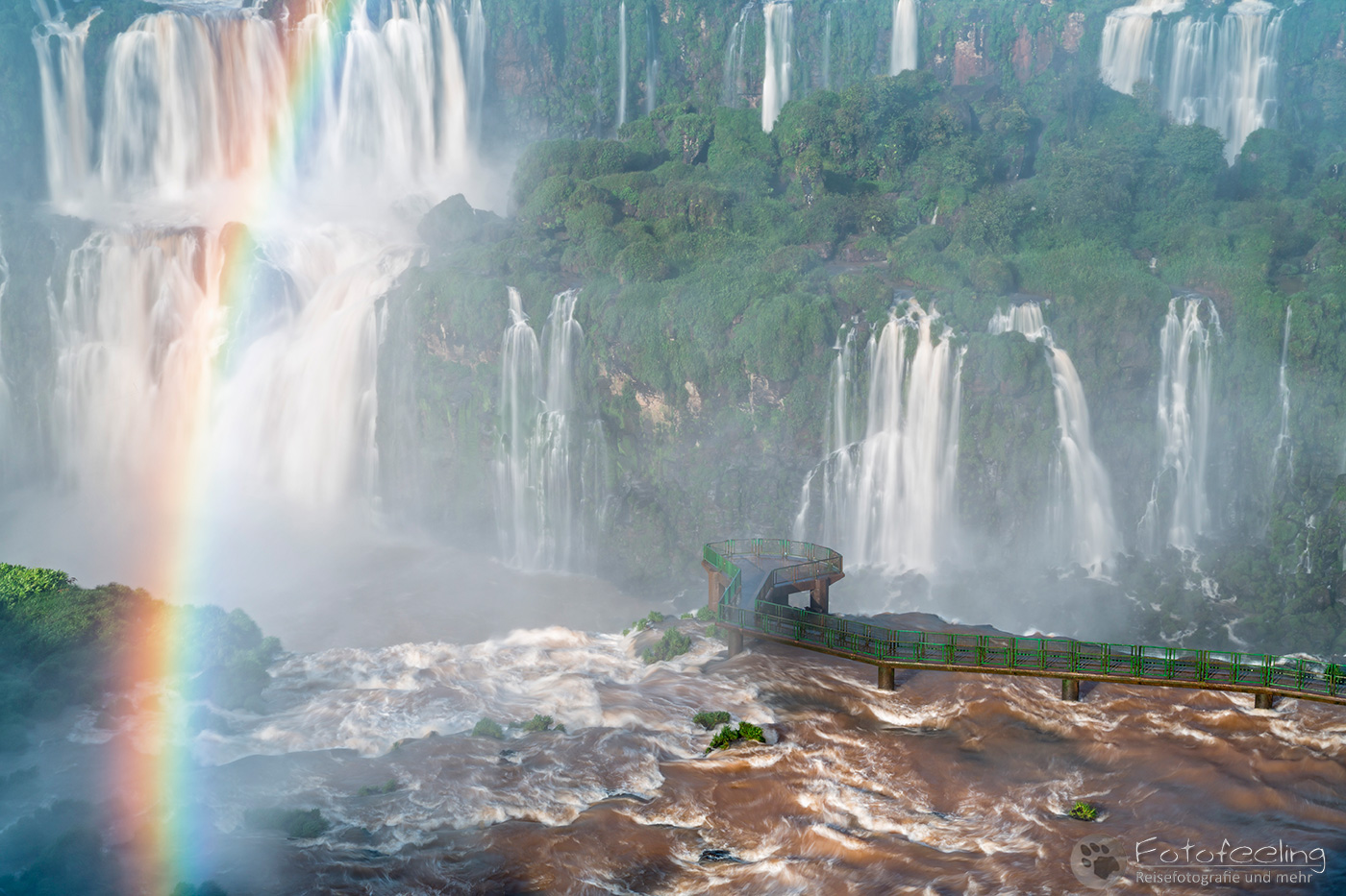 Iguazú Wasserfälle mit Regenbogen, Brasilianische Seite