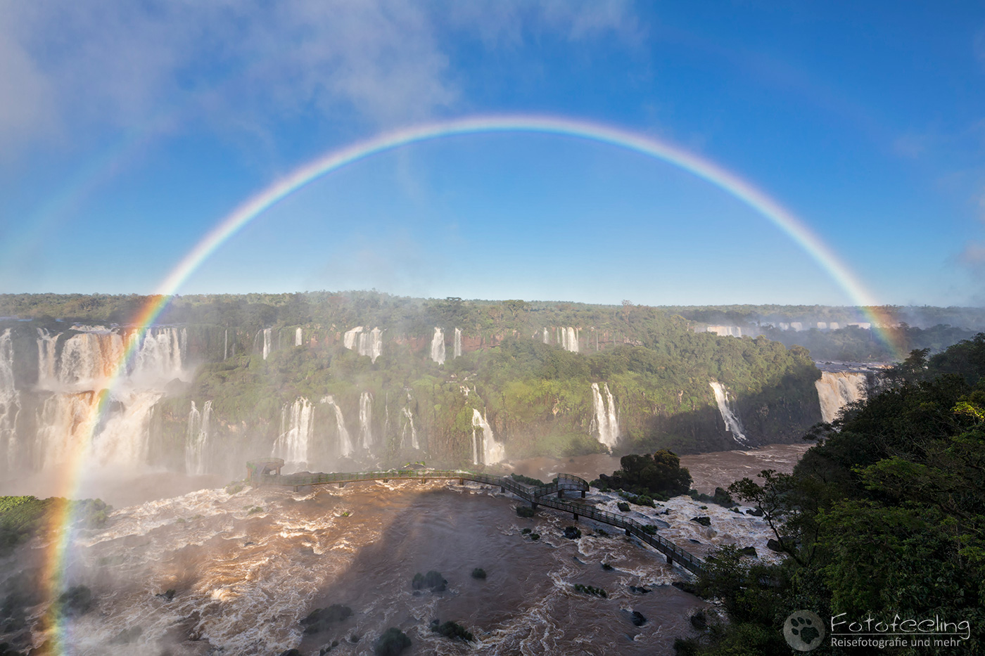Iguazú Wasserfälle mit Regenbogen, Brasilianische Seite