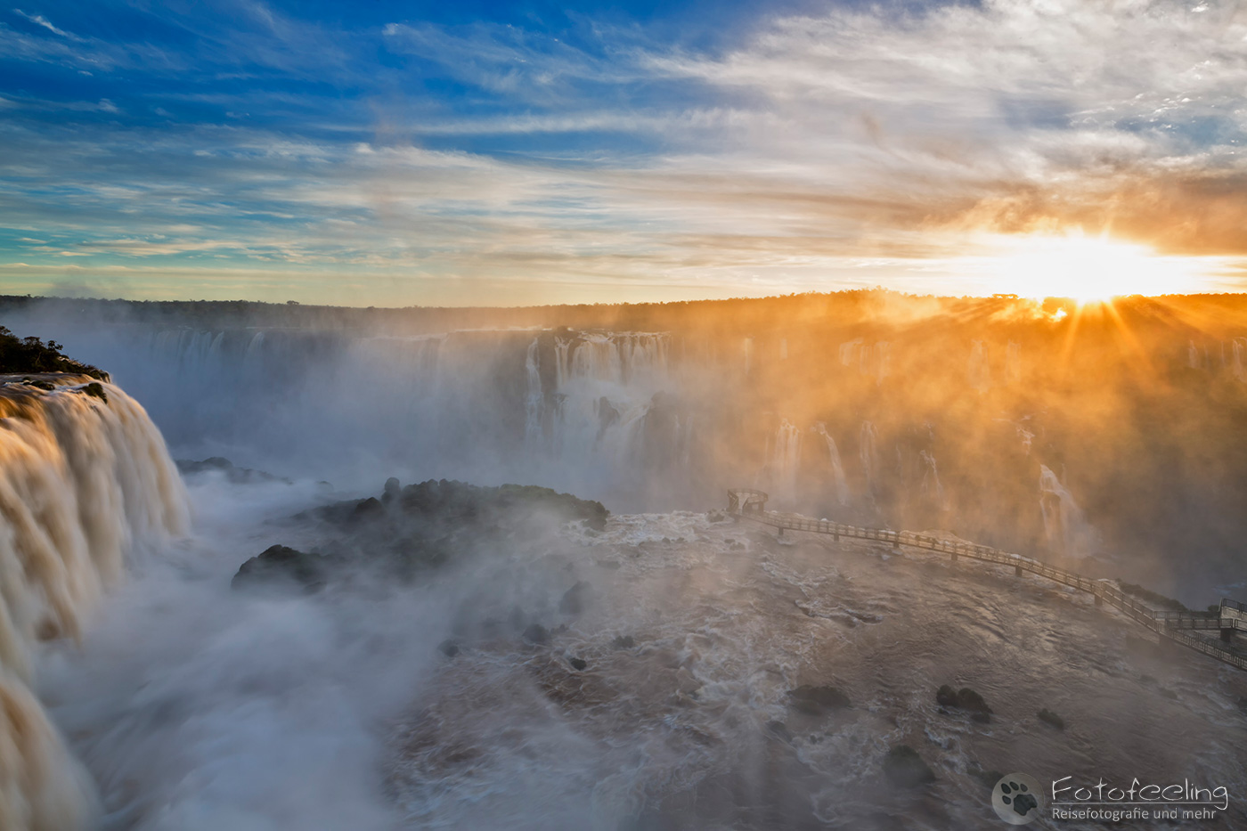 Iguazú Wasserfälle im Sonnenuntergang, Brasilianische Seite