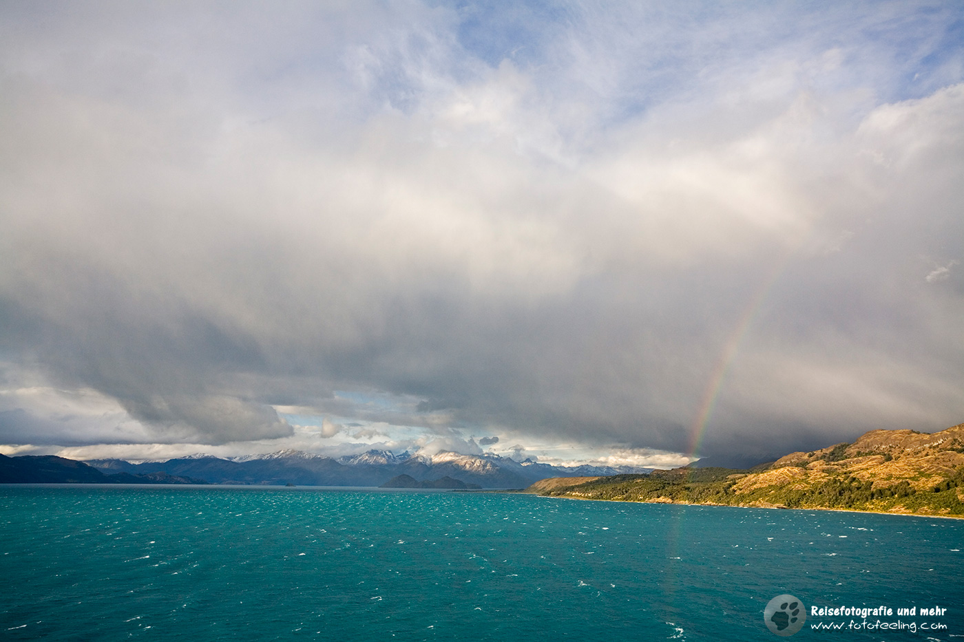 Regenbogen über dem See Lago General Carrera