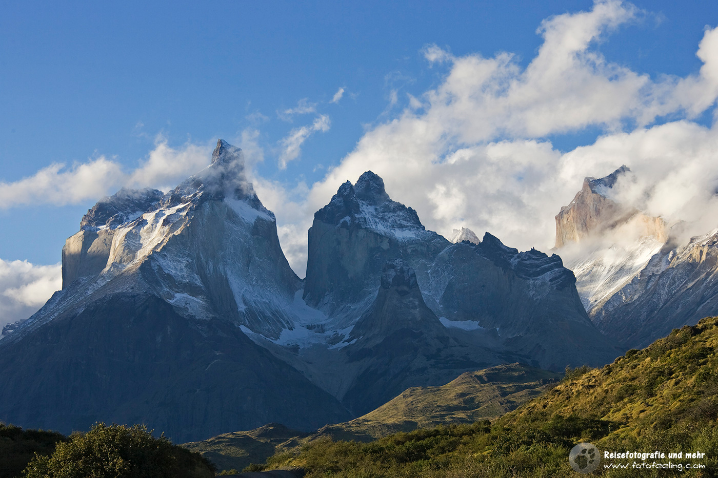 Wolkenstimmung in den Bergspitzen des Torres del Paine Bergmassivs