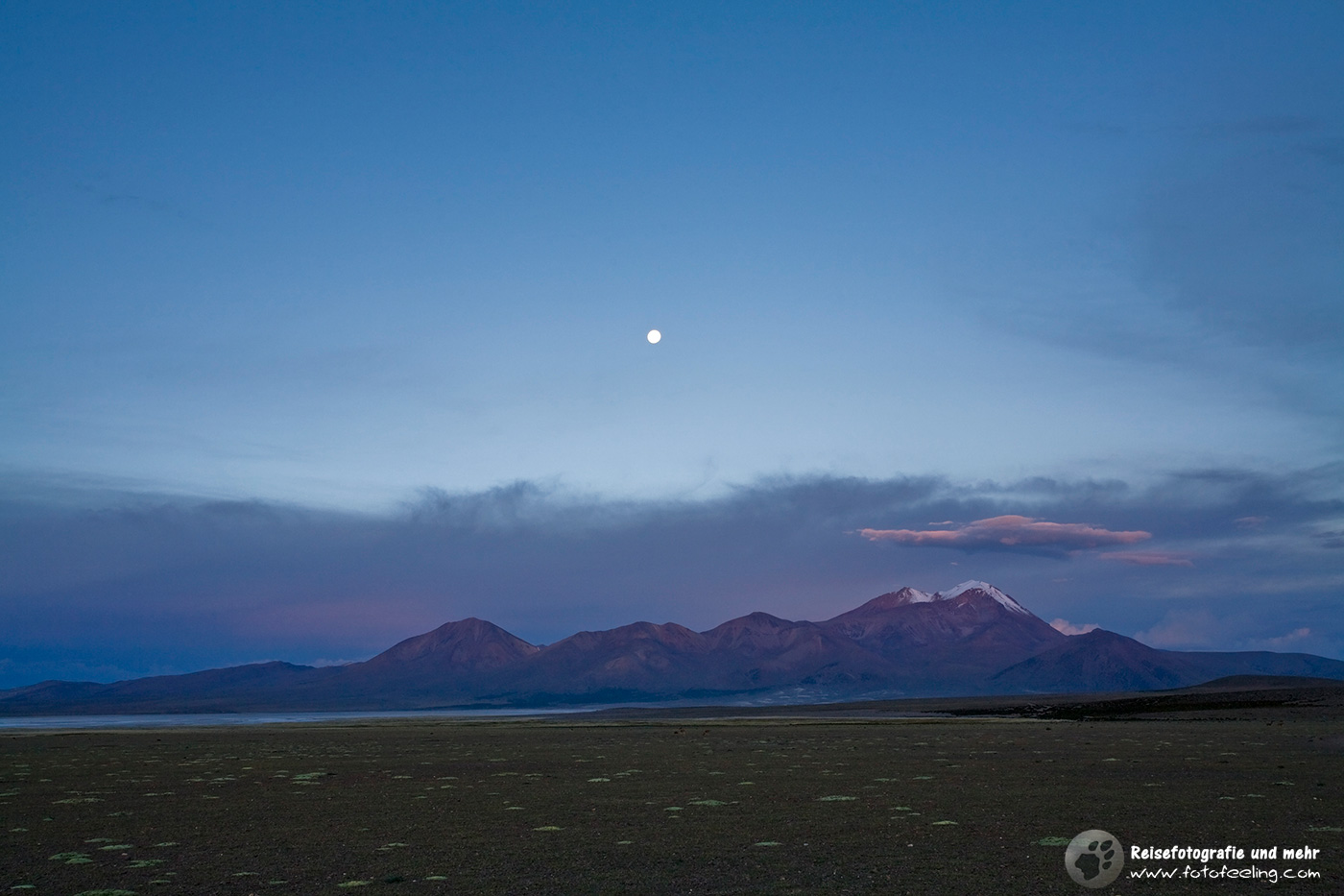 Salzsee Salar de Surire bei Sonnenuntergang