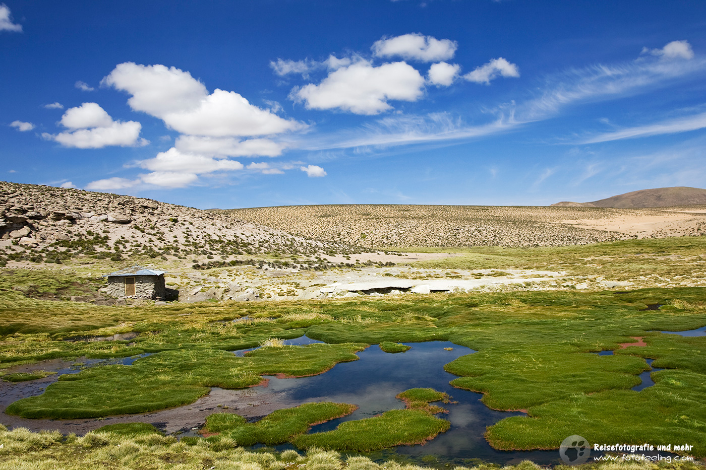 Berglandschaft mit Thermalbad am Rundweg der Conaf Station Las Cuevas