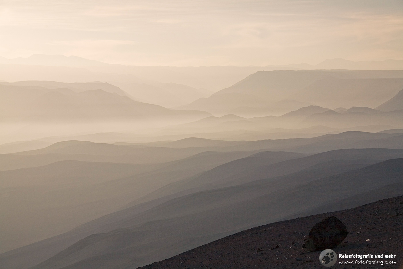 Frühnebelstimmung in den Anden