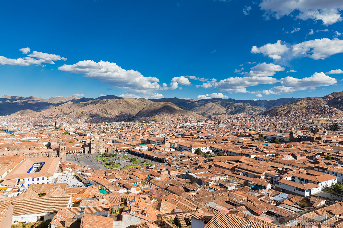 Aussicht auf die Plaza de Armas mit der  Kathedrale von Cusco  und der Jesuiten Kirche