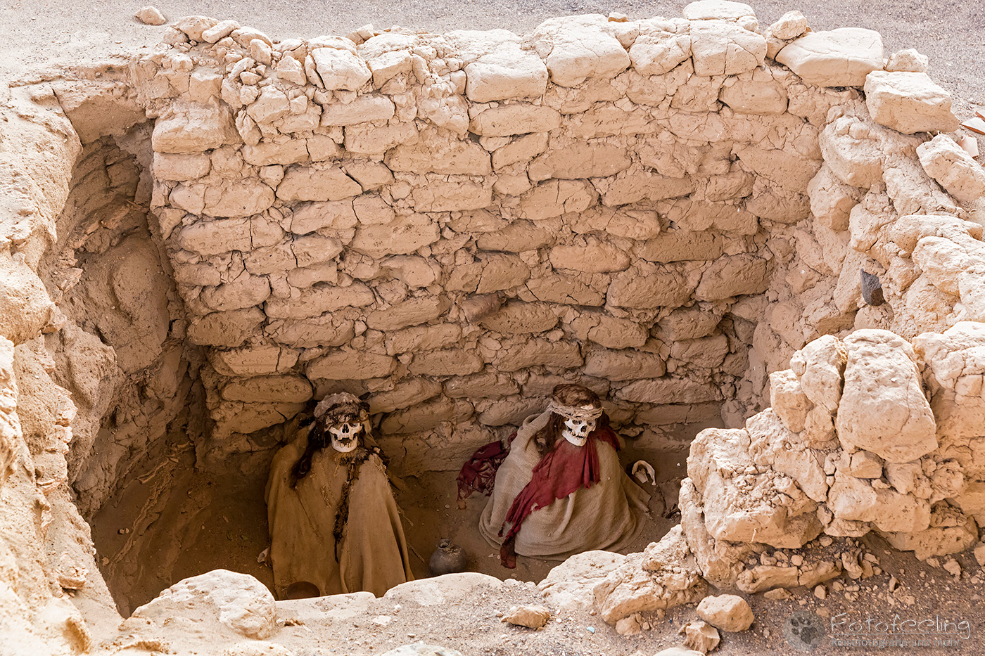 Friedhof von Chauchilla, Cementerio de Chauchilla, Mumien im Grab mit Grabbeigaben