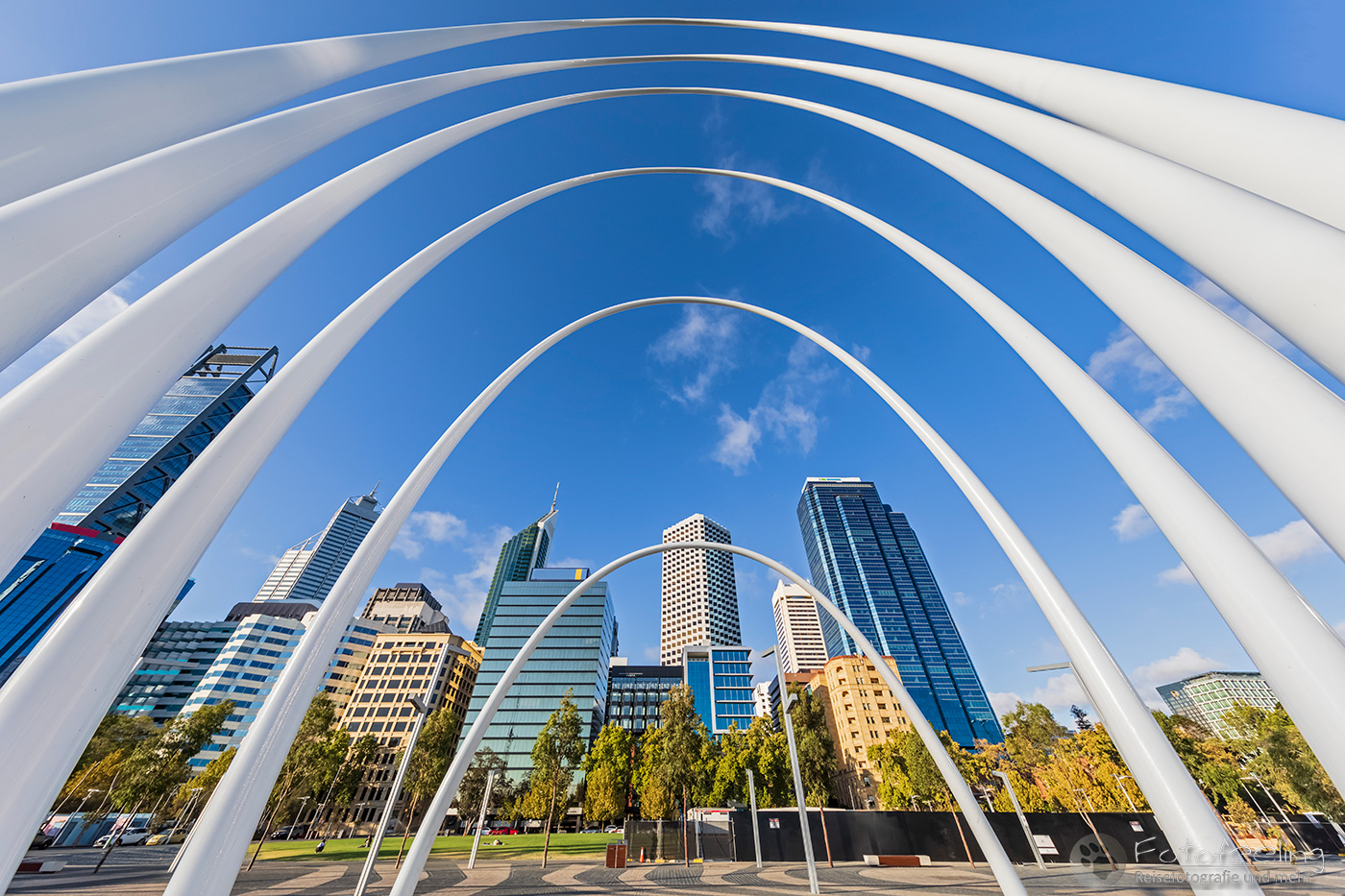 AUS20 5D42 00813 n n