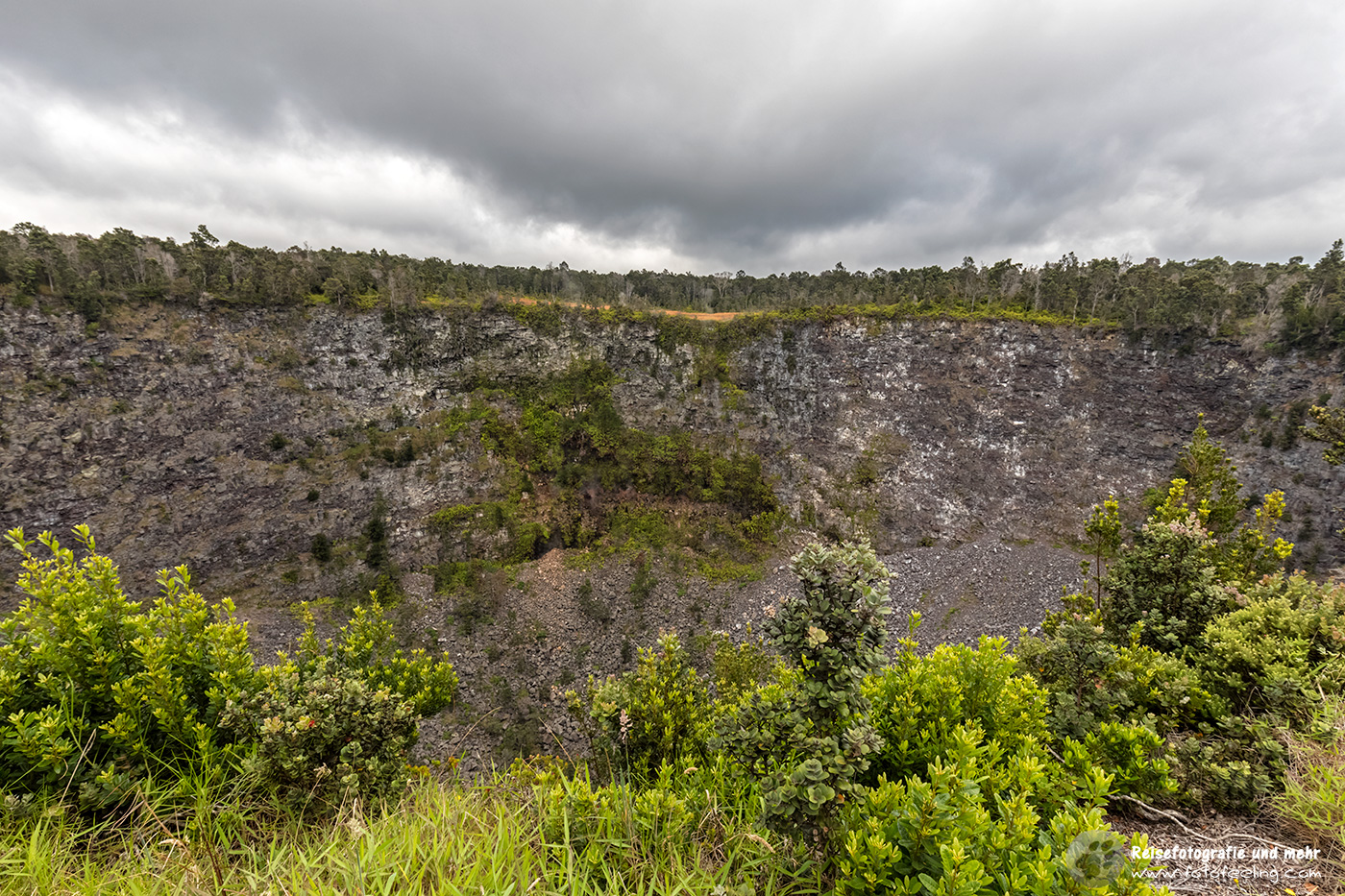 Pauahi Crater an der Chain of Craters Road,  Volcanoes Nationalpark, Big Island, Hawaii