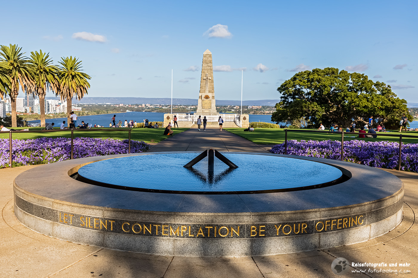 Flame of Remembrance & Pool of Reflection und State War Memorial, Kings Park, Perth
