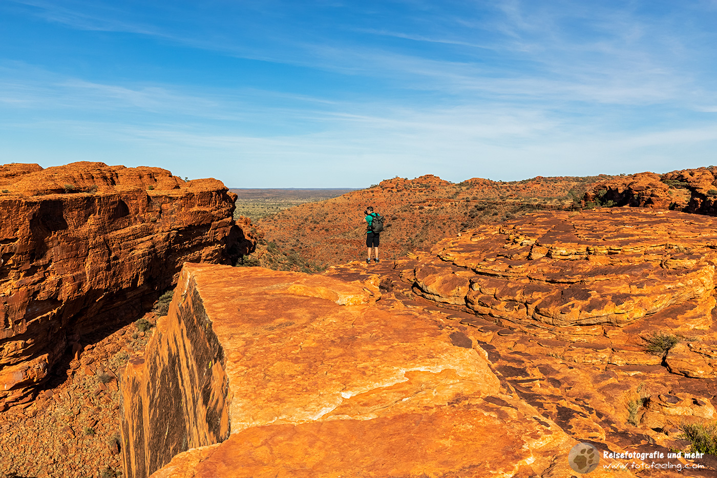 Chris am Abgrund des Kings Canyon, Watarrka-Nationalpark, Northern Territory, Australien