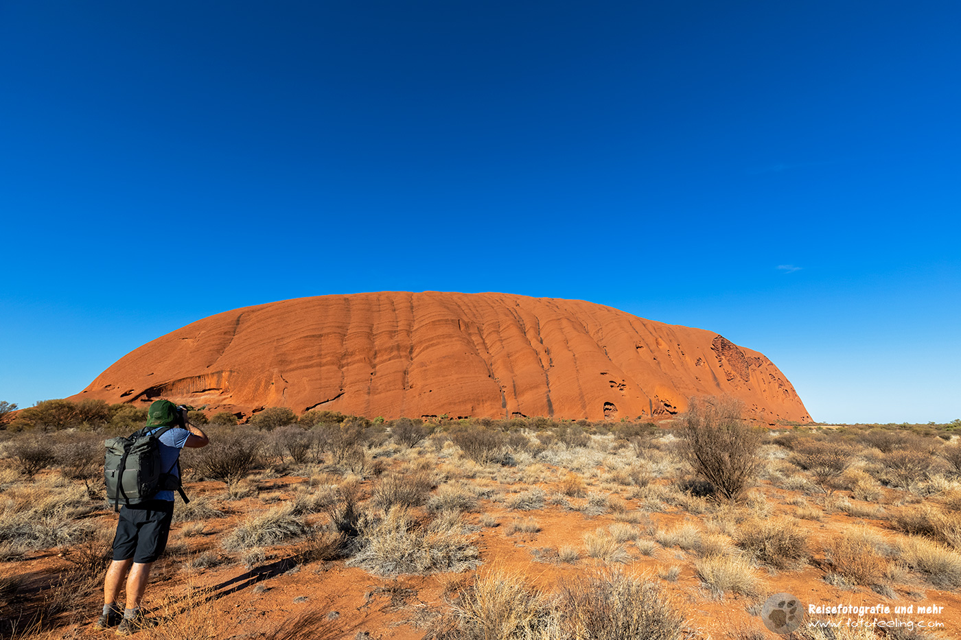 Chris fotografiert mit Haarnetz, Uluru-Kata Tjuta National Park, Northern Territory, Australien