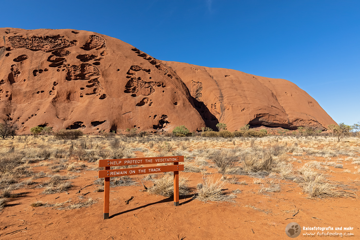 Bitte auf dem Weg bleiben, Uluru-Kata Tjuta National Park, Northern Territory, Australien