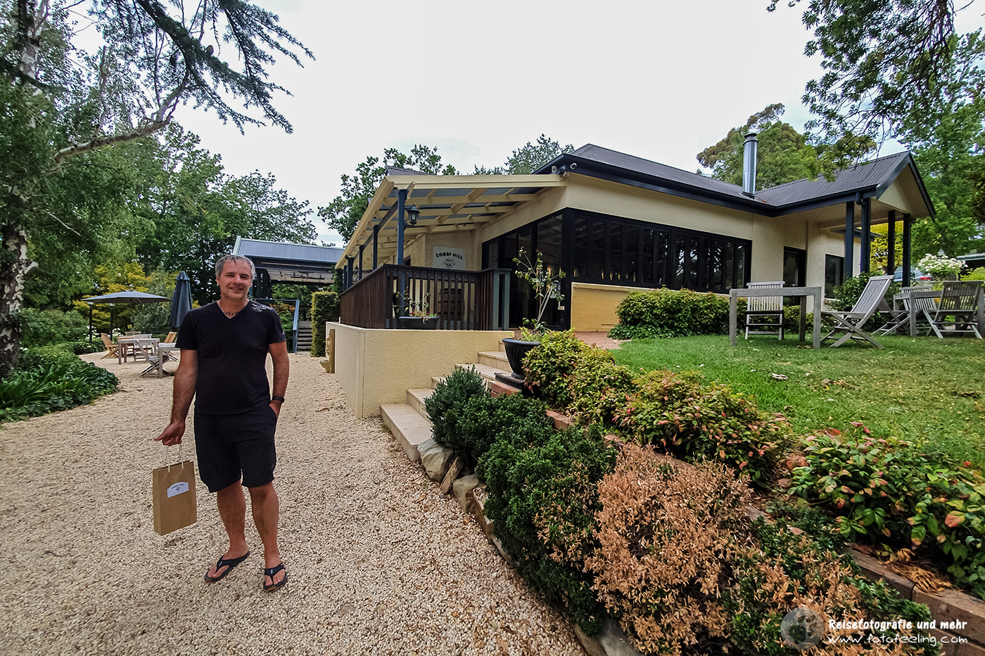 Chris mit seiner Beute aus dem Weingut Cobb's Hill Estate, South Australia, Australien