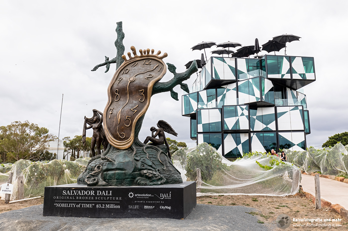 Original Salvador Dali Statue - Nobility of Time, Weingut d'Arenberg, McLaren Valley, South Australia, Australien