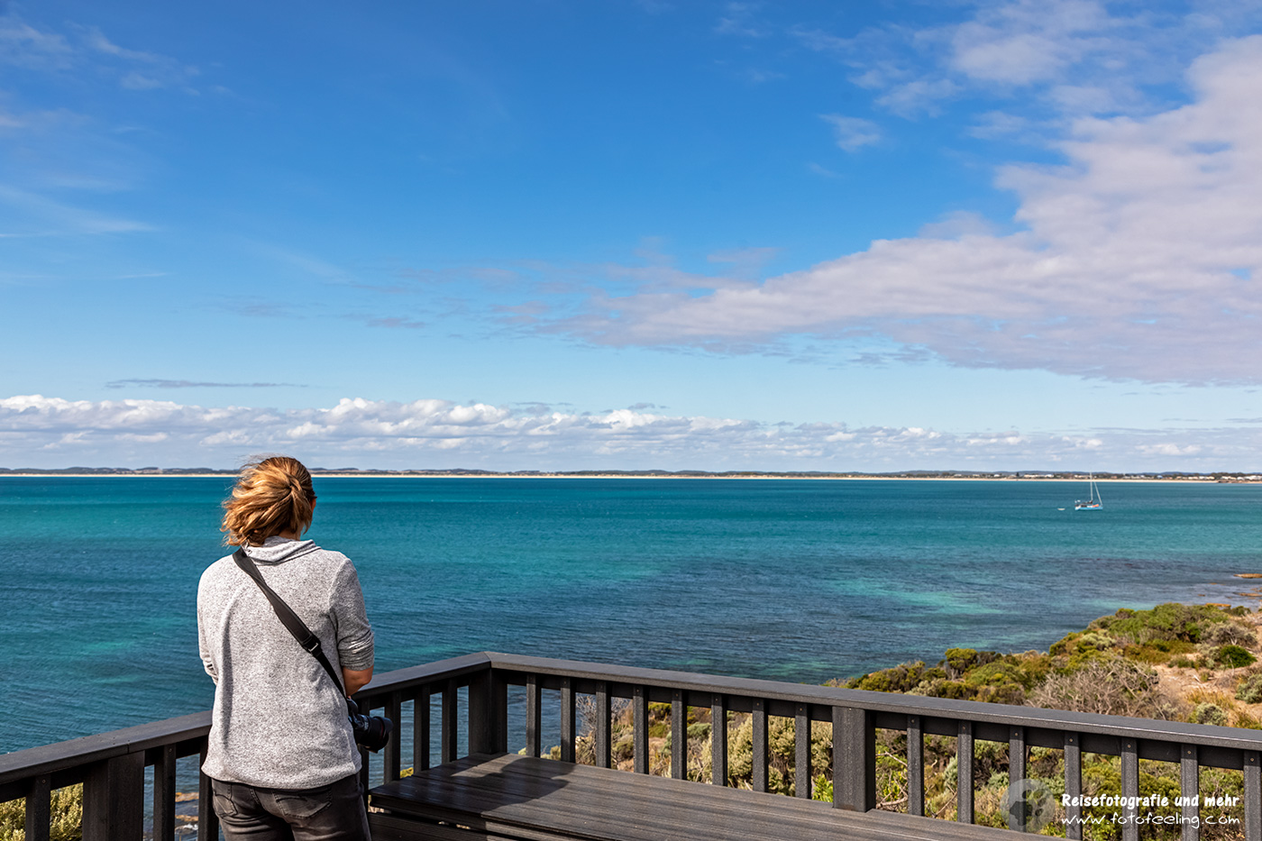 Andrea auf einem Aussichtspunkt, Robe, South Australia, Australien