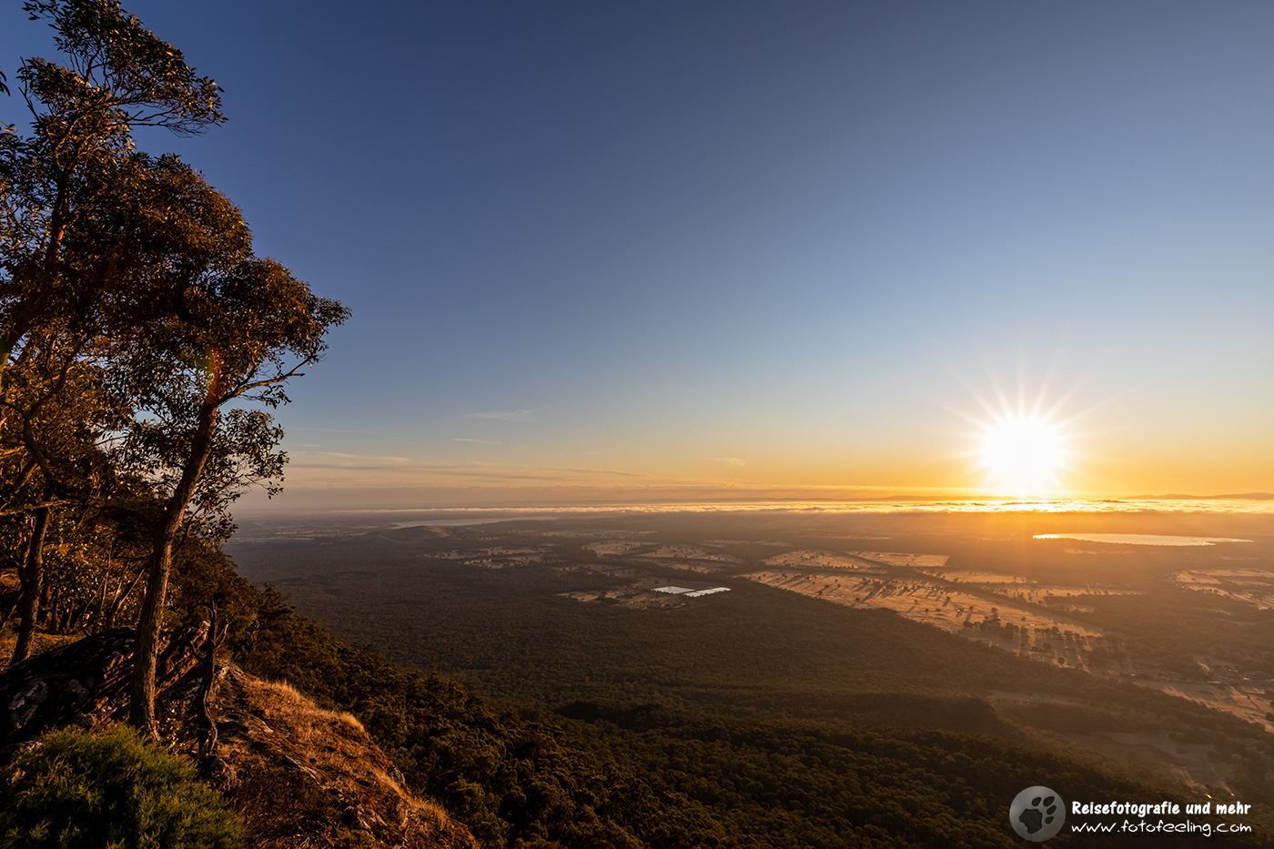 Sonnenaufgang am Boroka Lookout mit Aussicht auf Halls Gap, Grampians Nationalpark, Victoria, Australien