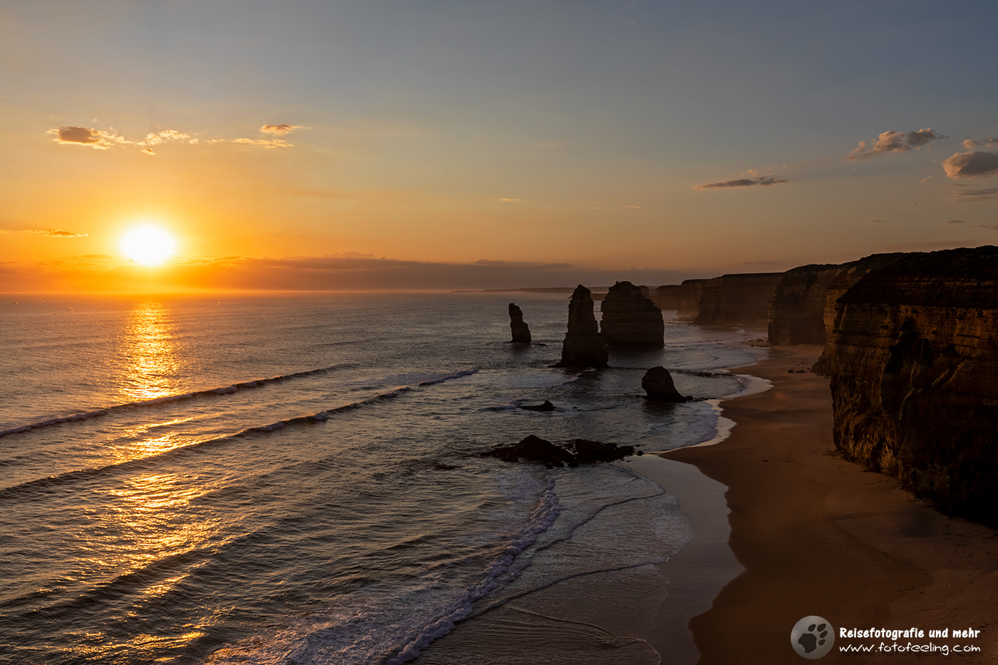 Sonnenuntergang bei den Zwölf Aposteln (Twelve Apostles), Great Ocean Road, Victoria, Australien