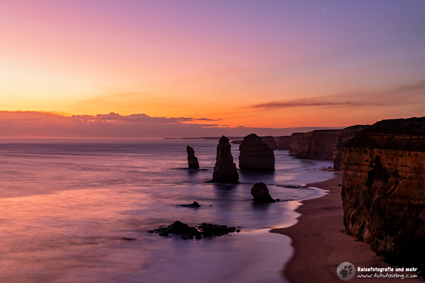 Dämmerung über den Zwölf Aposteln (Twelve Apostles), Great Ocean Road, Victoria, Australien