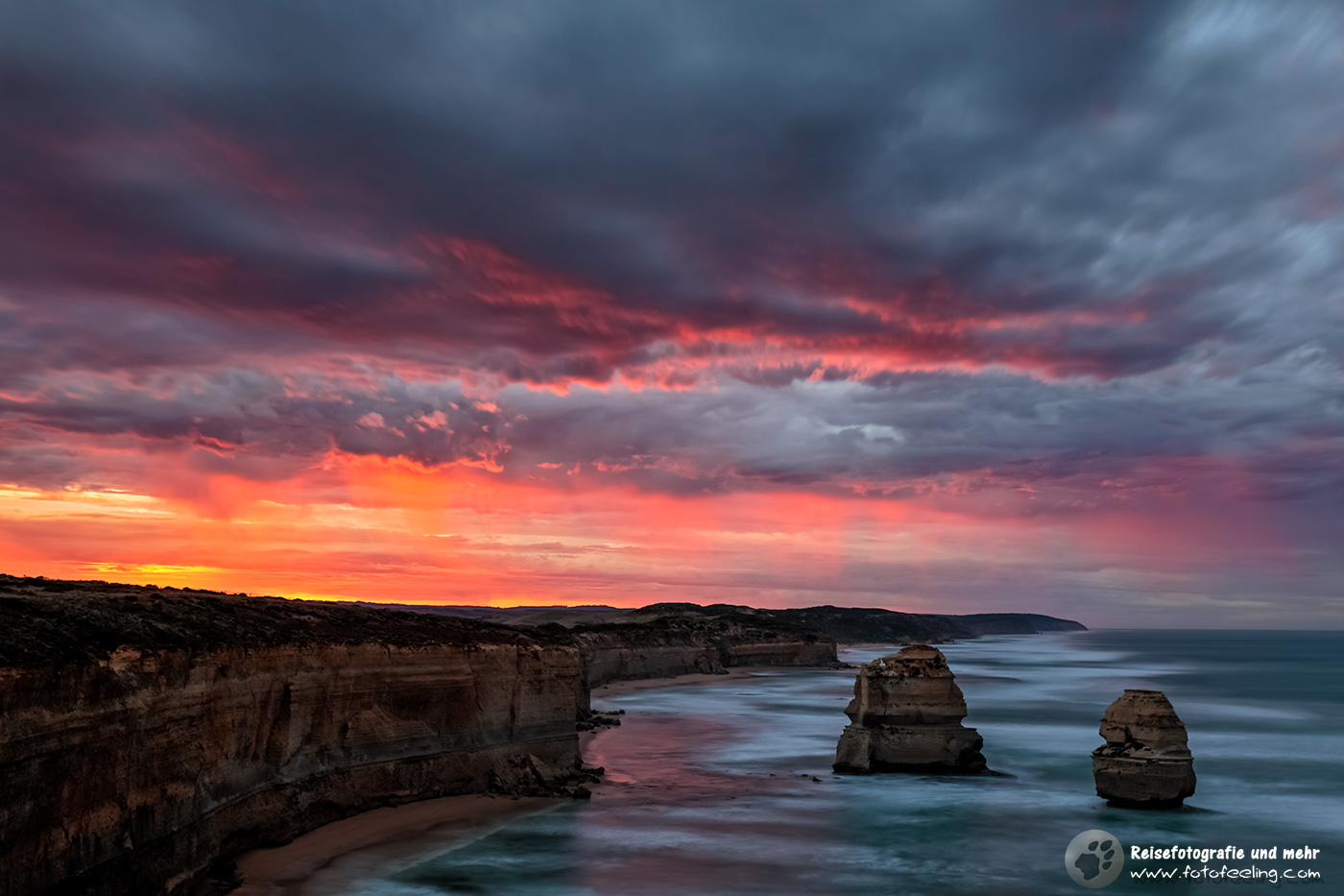 Toller Sonnenaufgang über den Gibson Steps, Great Ocean Road, Victoria, Australien