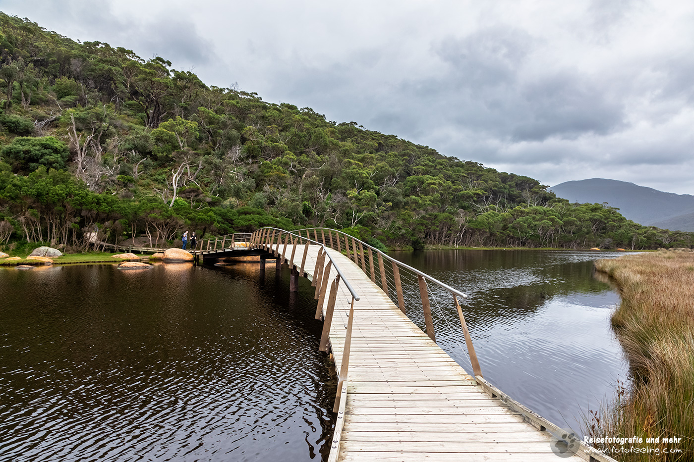 Brücke über dem Tidal River, Wilsons Promontory National Park, Victoria, Australien