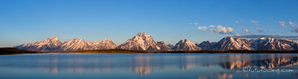 Teton Bergkette mit dem Jackson Lake im ersten Licht,  Grand Teton Nationalpark