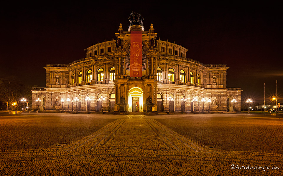 Semperoper (Sächsische Staatsoper) bei Nacht, Dresden