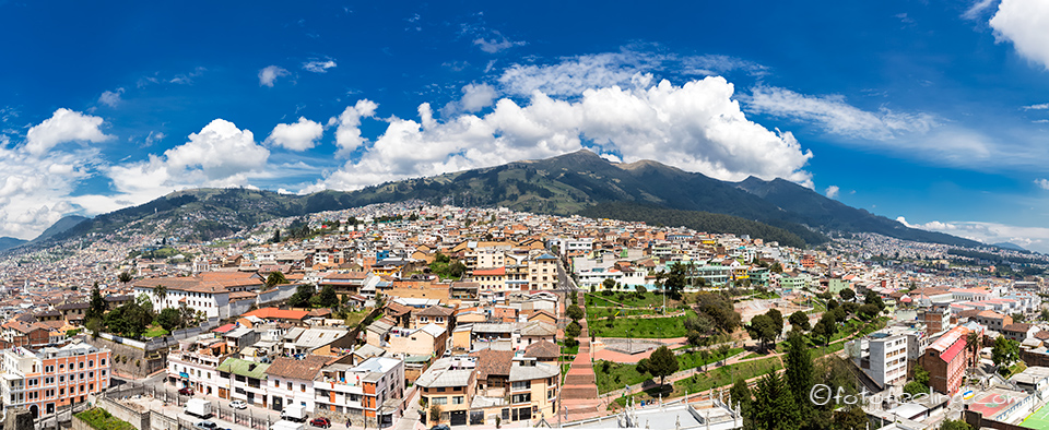 Aussicht vom Turm der Basilika von Quito (Baslica del Voto Nacional), Quito, Ecuador