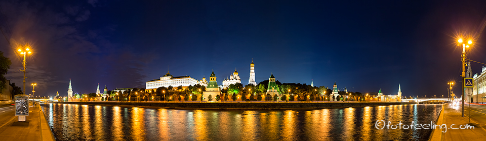 Südlicher Kremlmauer-Abschnitt an der Moskwa - Großer Kremlpalast, Erzengel-Michael-Kathedrale, 
 Maria-Verkündigungs-Kathedrale, Glockenturm Iwan der Große - Moskau - Russland
