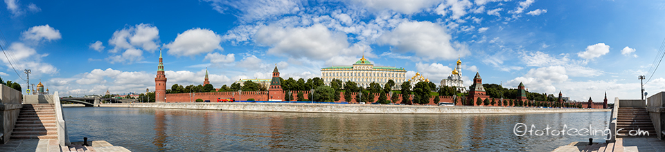 Südlicher Kremlmauer-Abschnitt an der Moskwa - Großer Kremlpalast, Erzengel-Michael-Kathedrale, 
 Maria-Verkündigungs-Kathedrale, Glockenturm Iwan der Große - Moskau - Russland