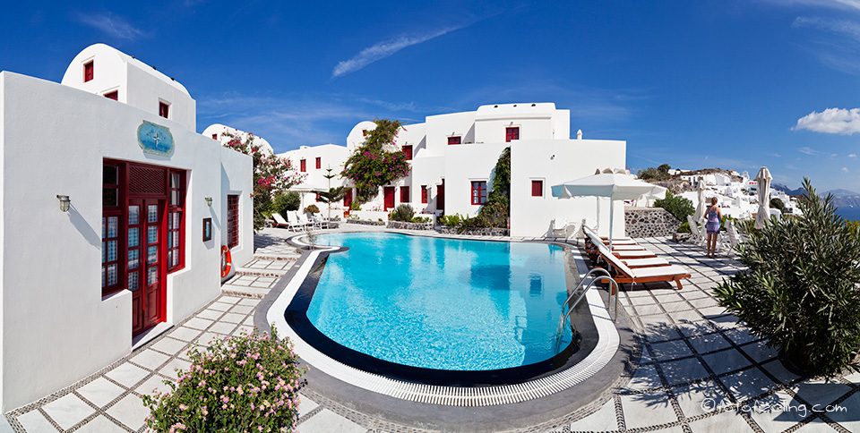 Hotelpool auf Oia, Santorin