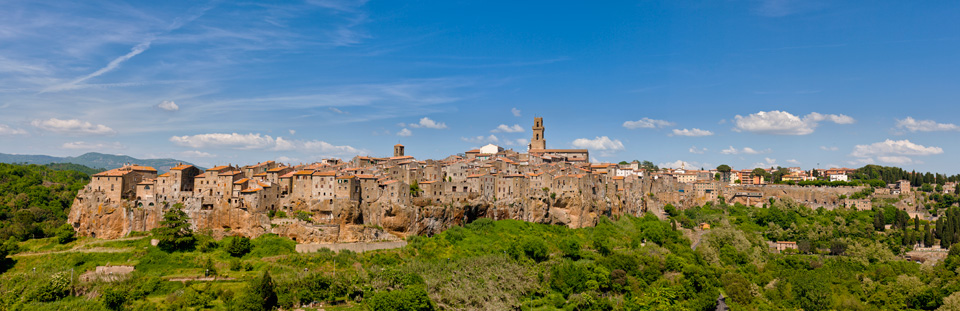 Pitigliano, Stadt auf Tuffstein, Toskana, Italien